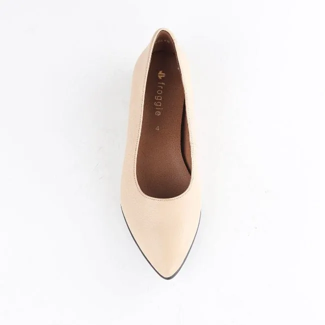 Flat Pointed Court Shoe in Cream - 12713